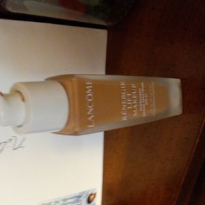 Make up Lancome renergie lift.